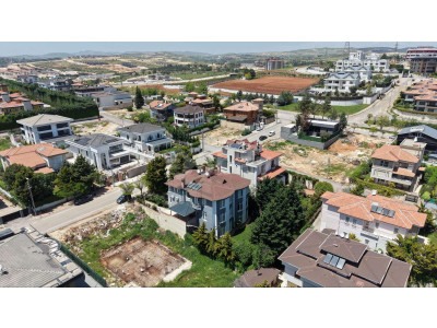 15 TEMMUZ'DA Geniş Bahçeli ve Kapalı Garajlı Eşyalı Müstakil Villa